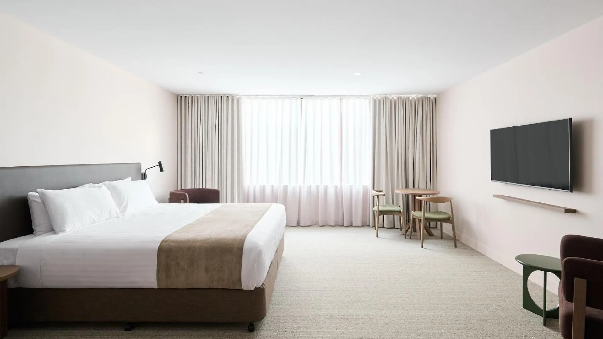 ****  Abode Phillip Hotel Canberra Australia