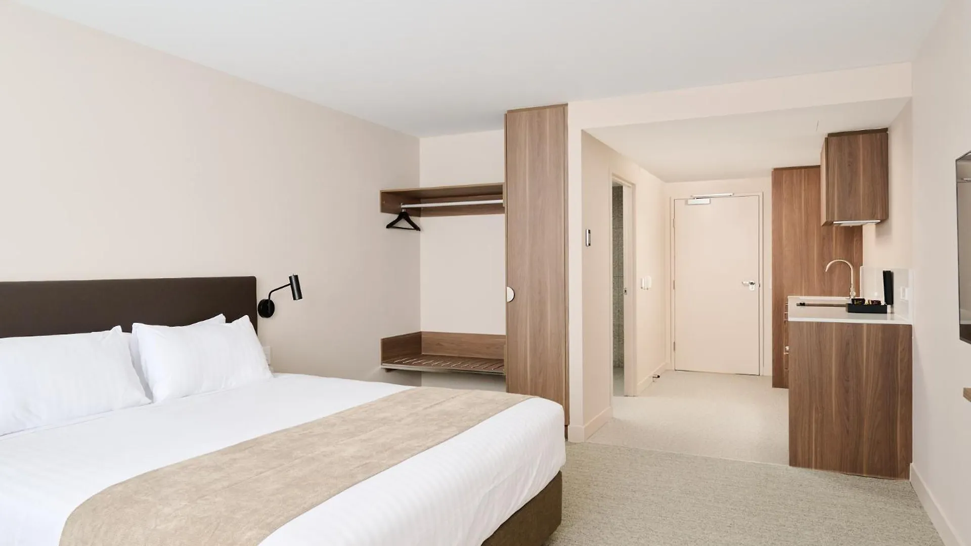 Hotel Abode Phillip Canberra